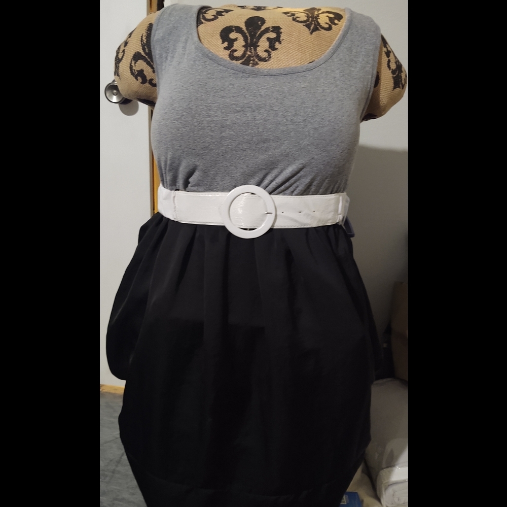 White stretchy belt (belt only)